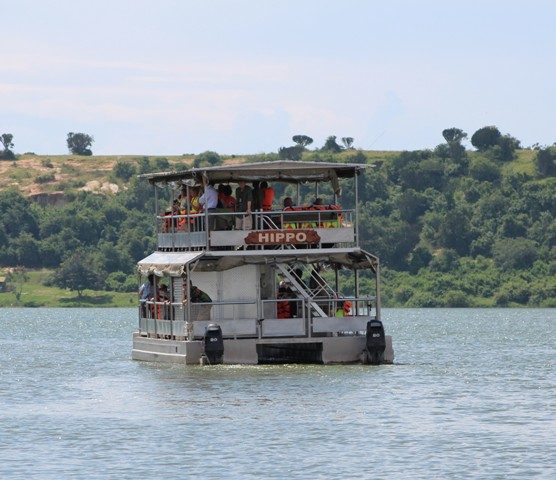 boat-safari-queen-elizabeth-uganda