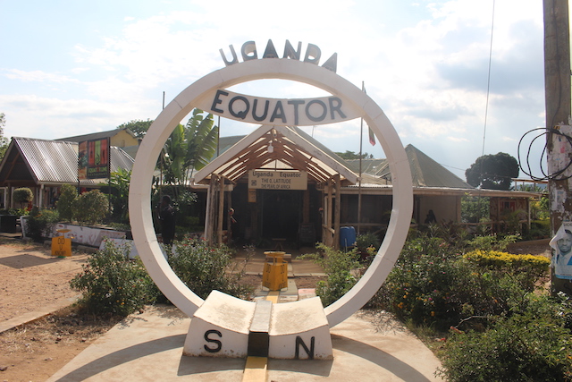 Uganda-equator-monument